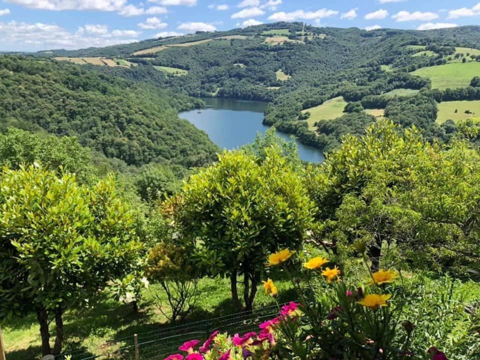 Auberge Du Lac Mandailles  Exteriör bild