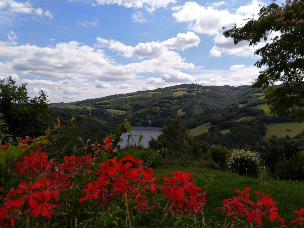 Auberge Du Lac Mandailles  Exteriör bild