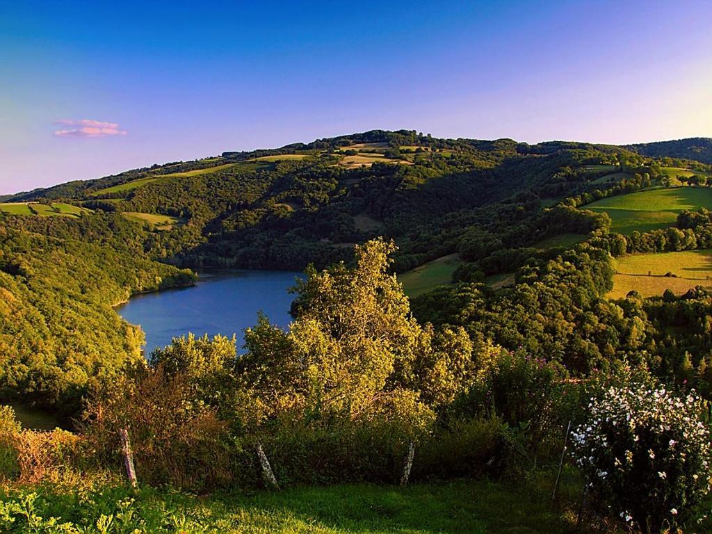 Auberge Du Lac Mandailles  Exteriör bild